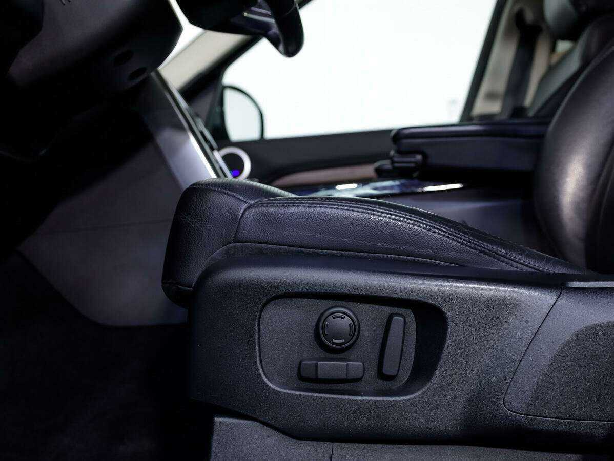 Land Rover Discovery с пробегом — 2017 год. Фото: #20