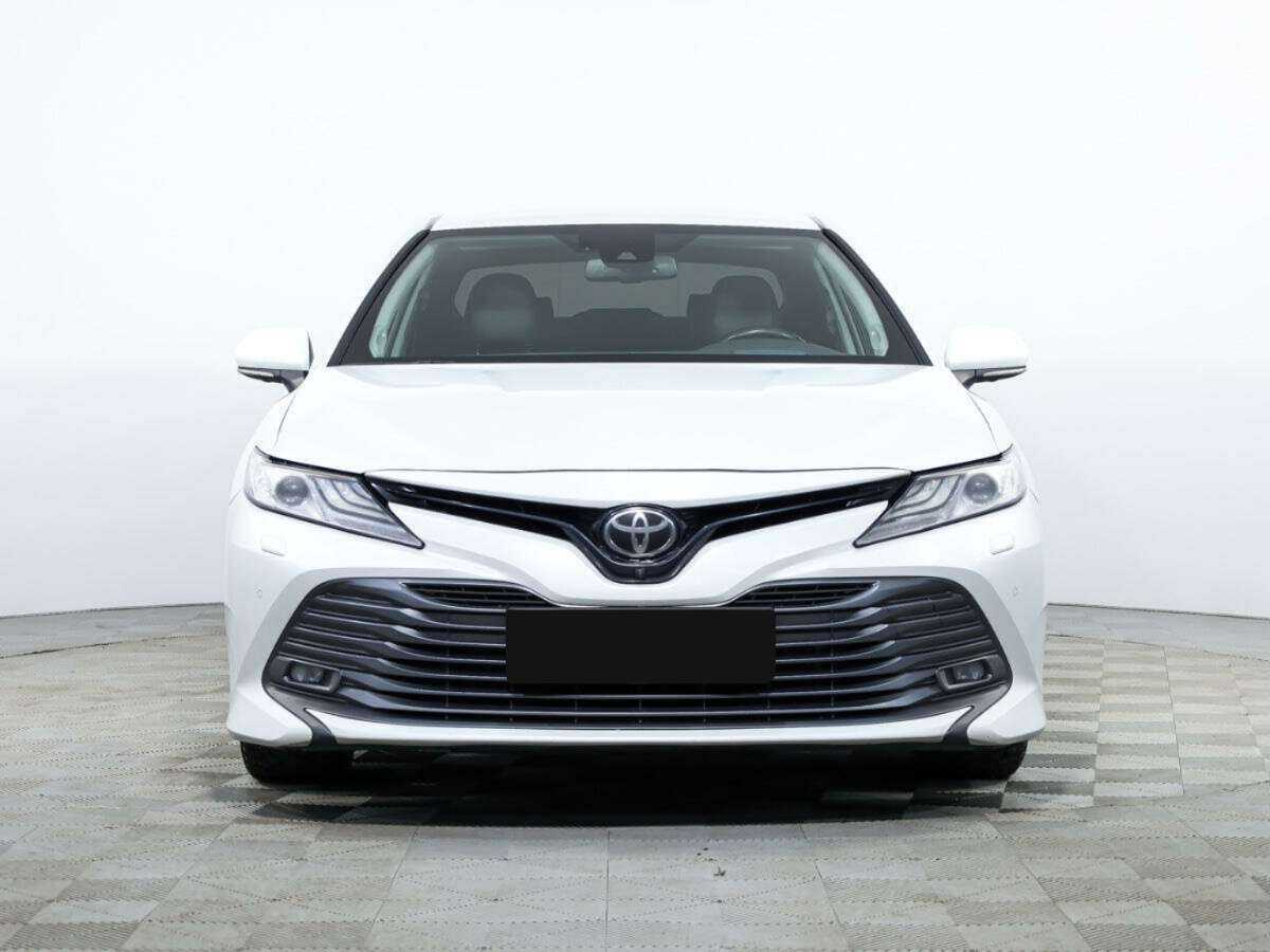 Toyota Camry с пробегом — 2019 год. Фото: #1