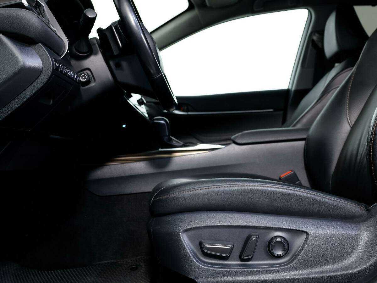 Toyota Camry с пробегом — 2019 год. Фото: #10