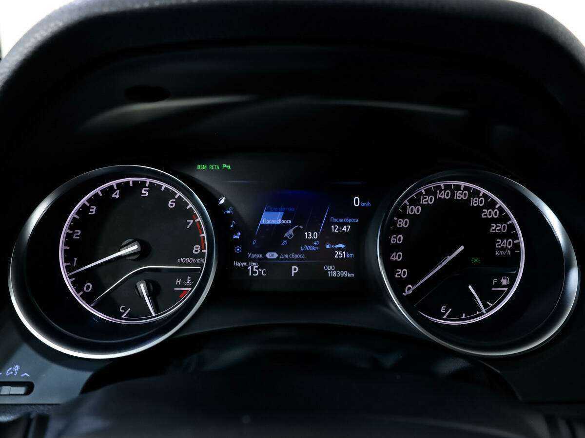 Toyota Camry с пробегом — 2019 год. Фото: #27