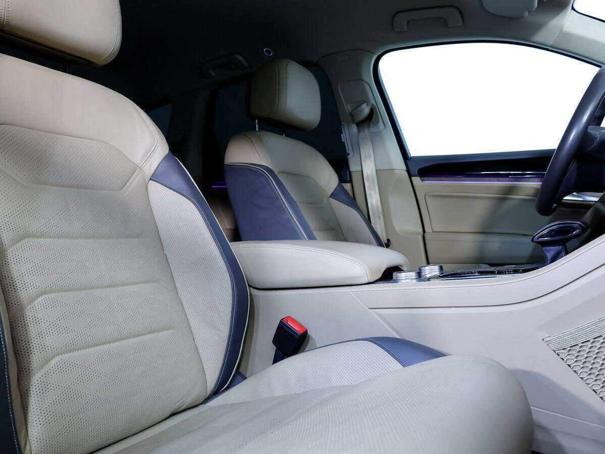 Volkswagen Touareg с пробегом — 2020 год. Фото: #9