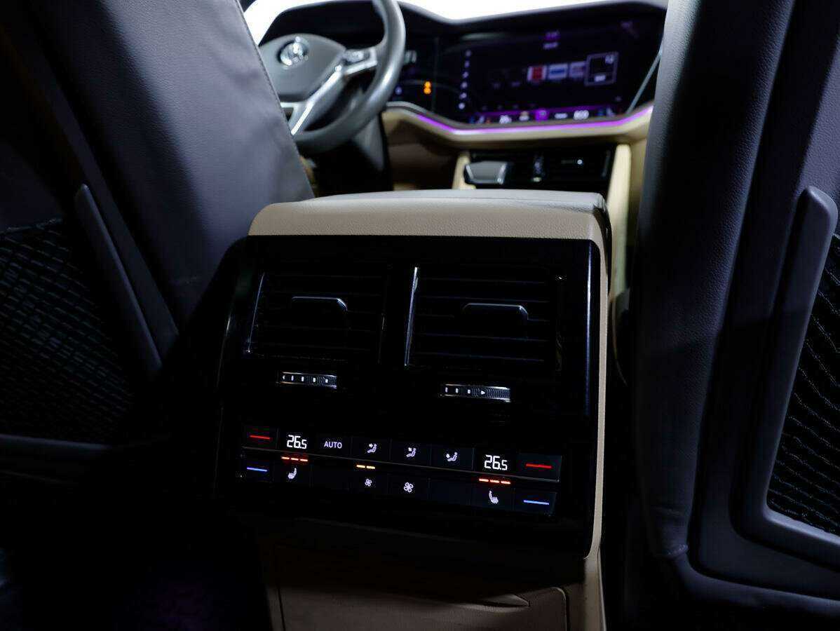 Volkswagen Touareg с пробегом — 2020 год. Фото: #11