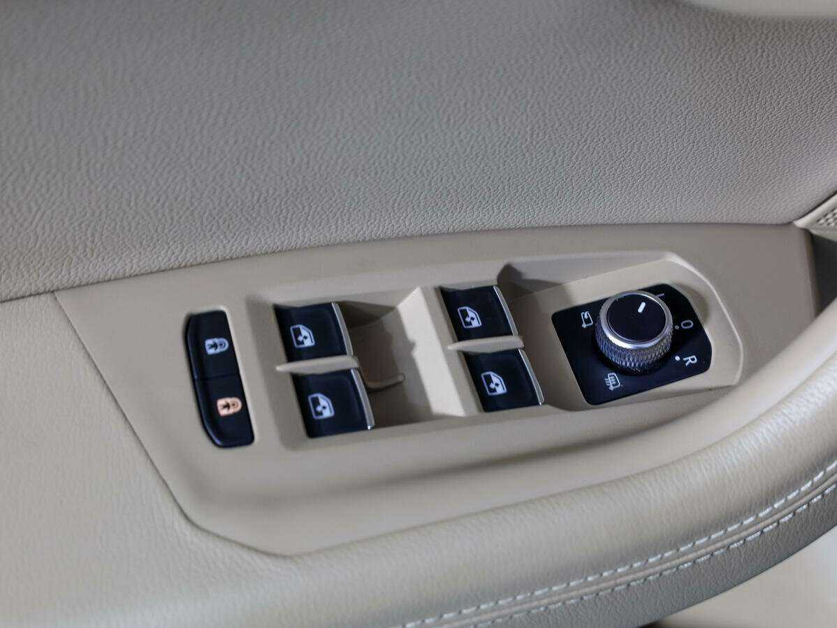 Volkswagen Touareg с пробегом — 2020 год. Фото: #13