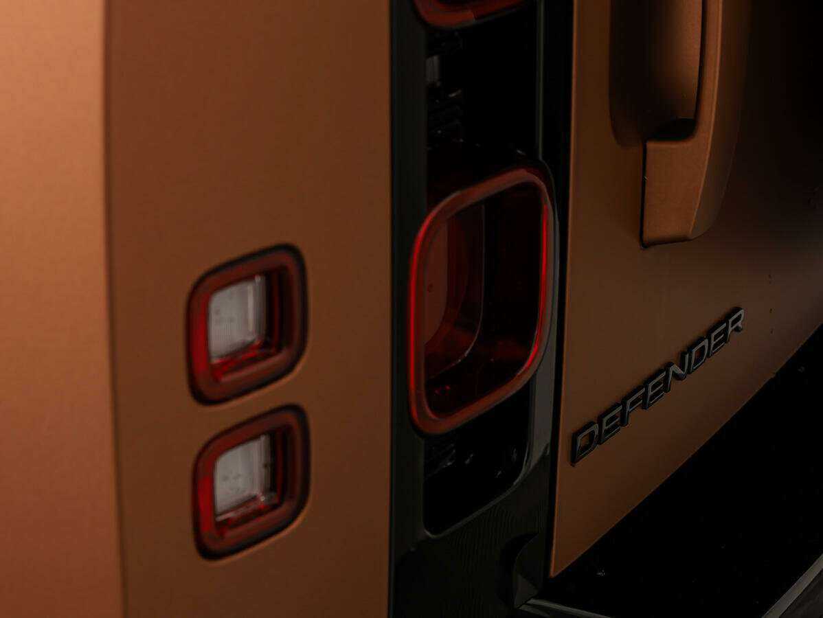 Land Rover Defender с пробегом — 2021 год. Фото: #8
