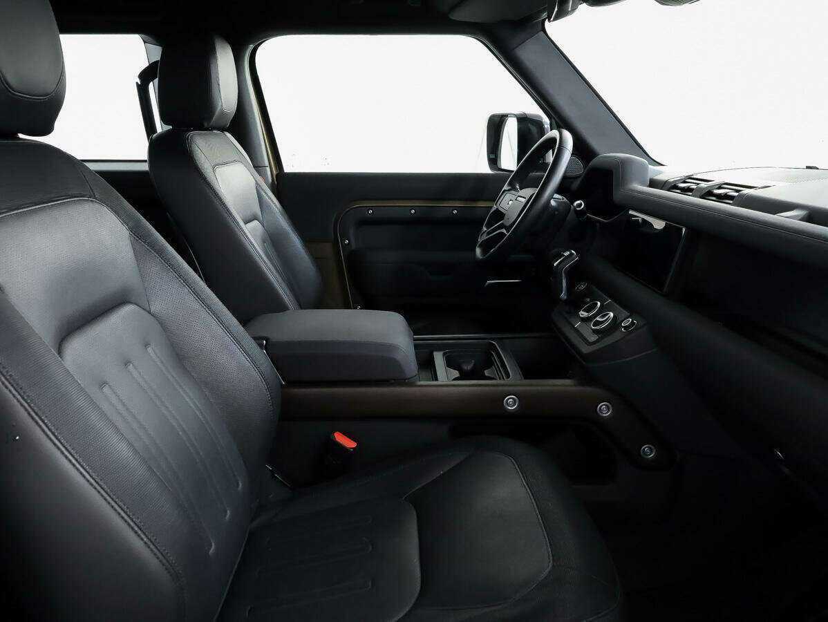 Land Rover Defender с пробегом — 2021 год. Фото: #10