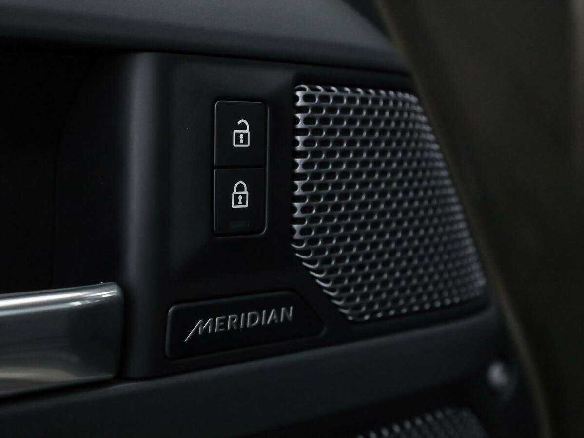 Land Rover Defender с пробегом — 2021 год. Фото: #13