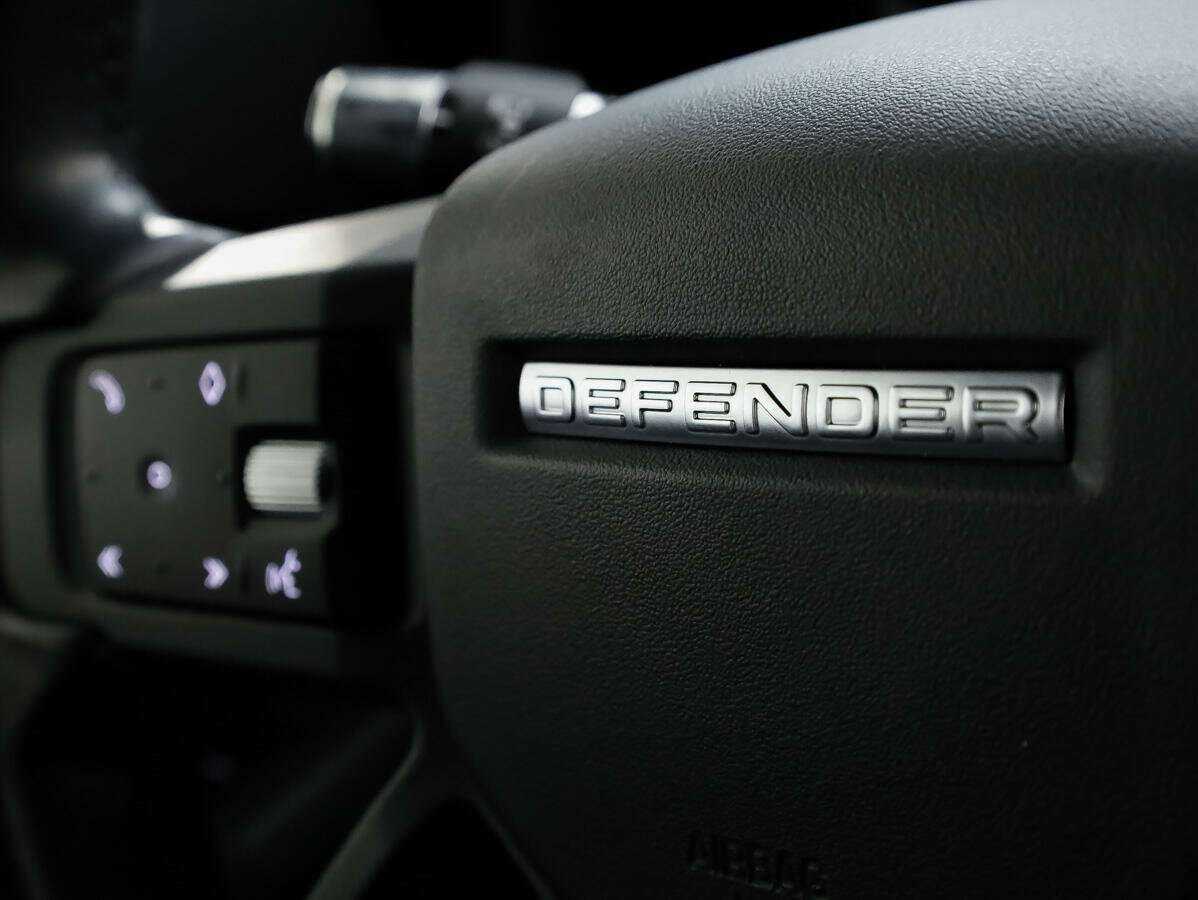 Land Rover Defender с пробегом — 2021 год. Фото: #18