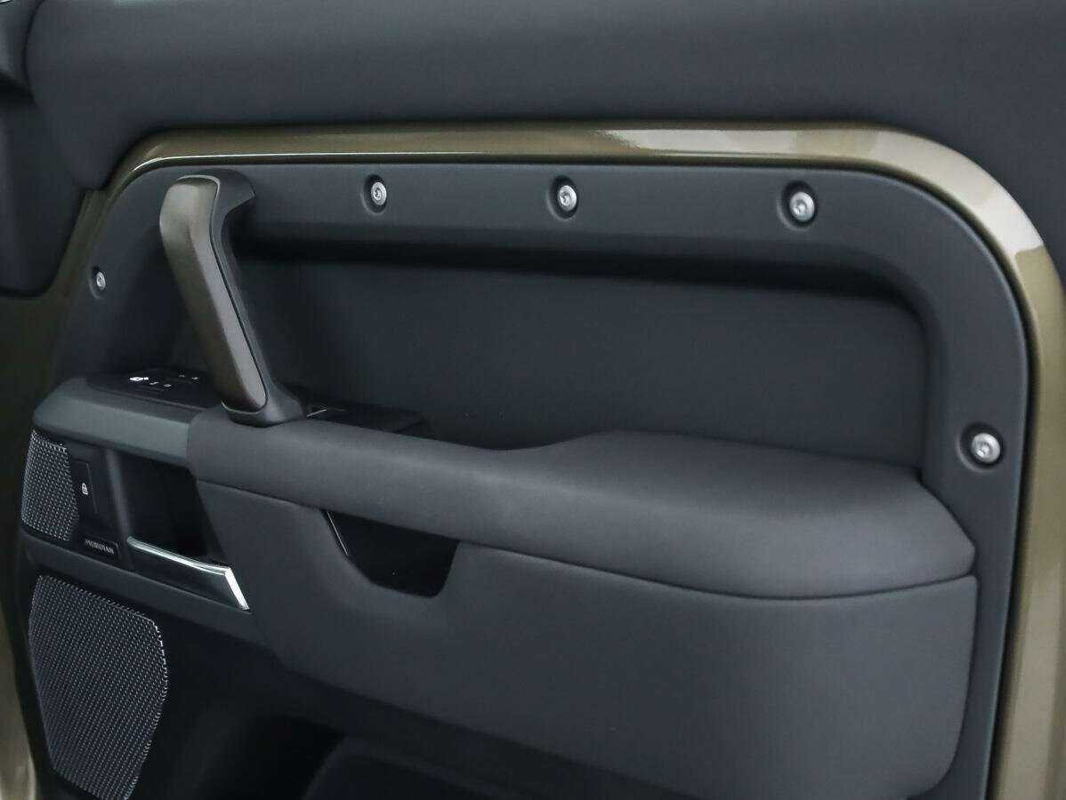Land Rover Defender с пробегом — 2021 год. Фото: #20