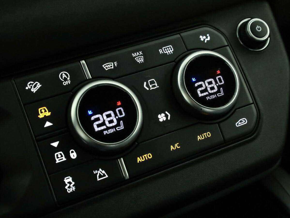 Land Rover Defender с пробегом — 2021 год. Фото: #28