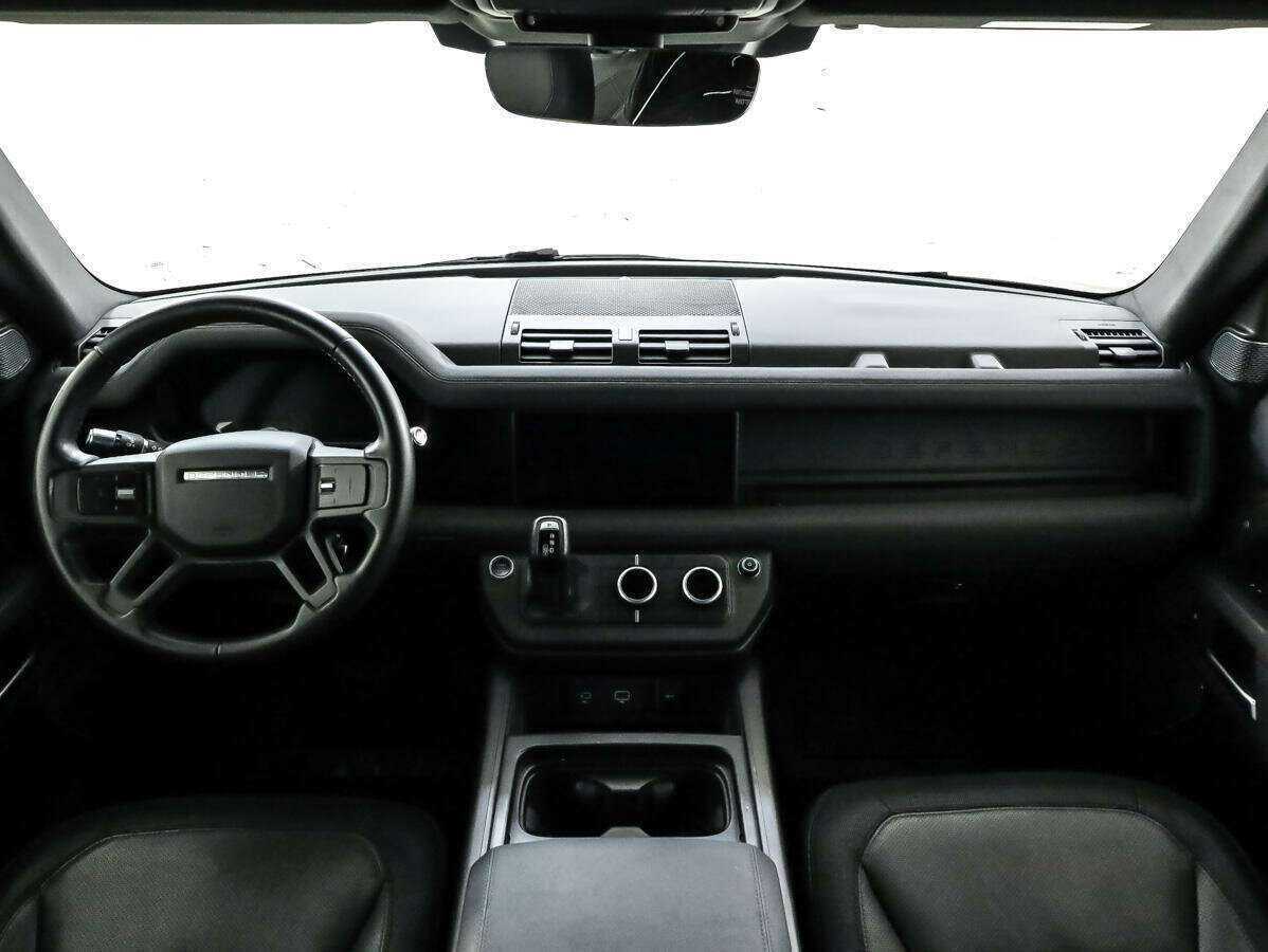 Land Rover Defender с пробегом — 2021 год. Фото: #30
