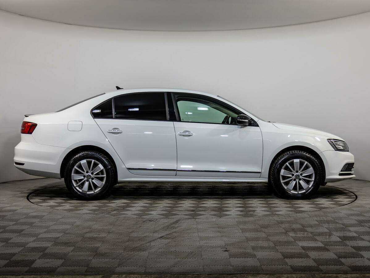 Volkswagen Jetta с пробегом — 2017 год. Фото: #2