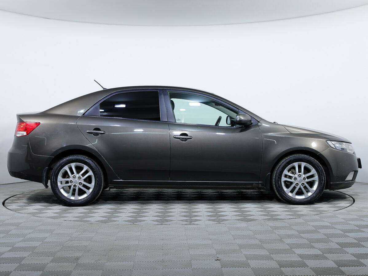 Kia Cerato с пробегом — 2011 год. Фото: #2