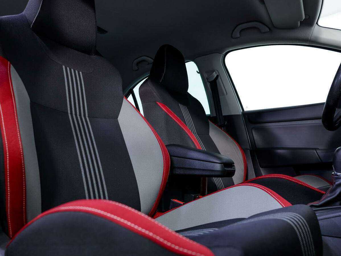 Skoda Rapid с пробегом — 2015 год. Фото: #11