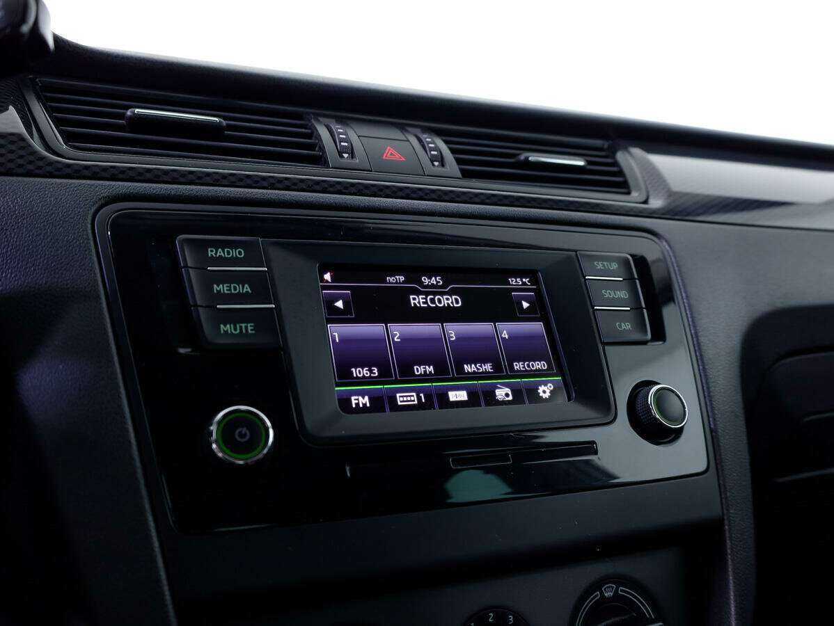 Skoda Rapid с пробегом — 2015 год. Фото: #13