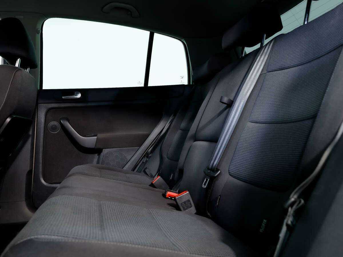 Volkswagen Golf Plus с пробегом — 2011 год. Фото: #9