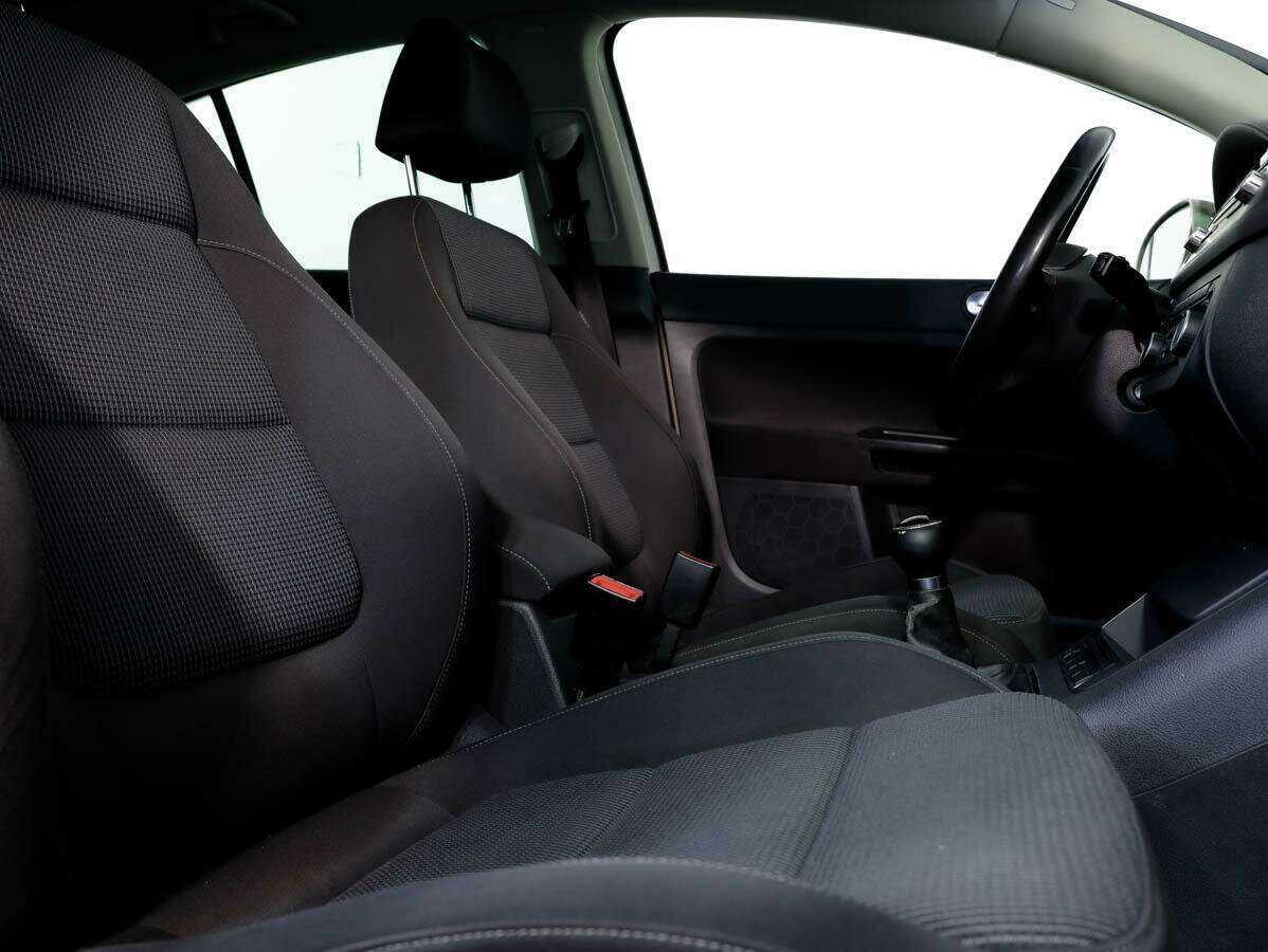 Volkswagen Golf Plus с пробегом — 2011 год. Фото: #12