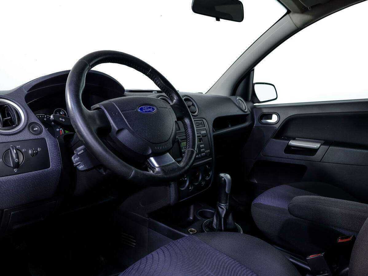 Ford Fusion с пробегом — 2006 год. Фото: #10