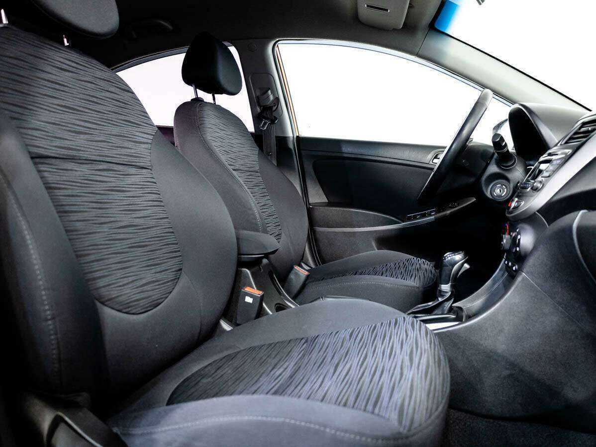 Hyundai Solaris с пробегом — 2014 год. Фото: #10