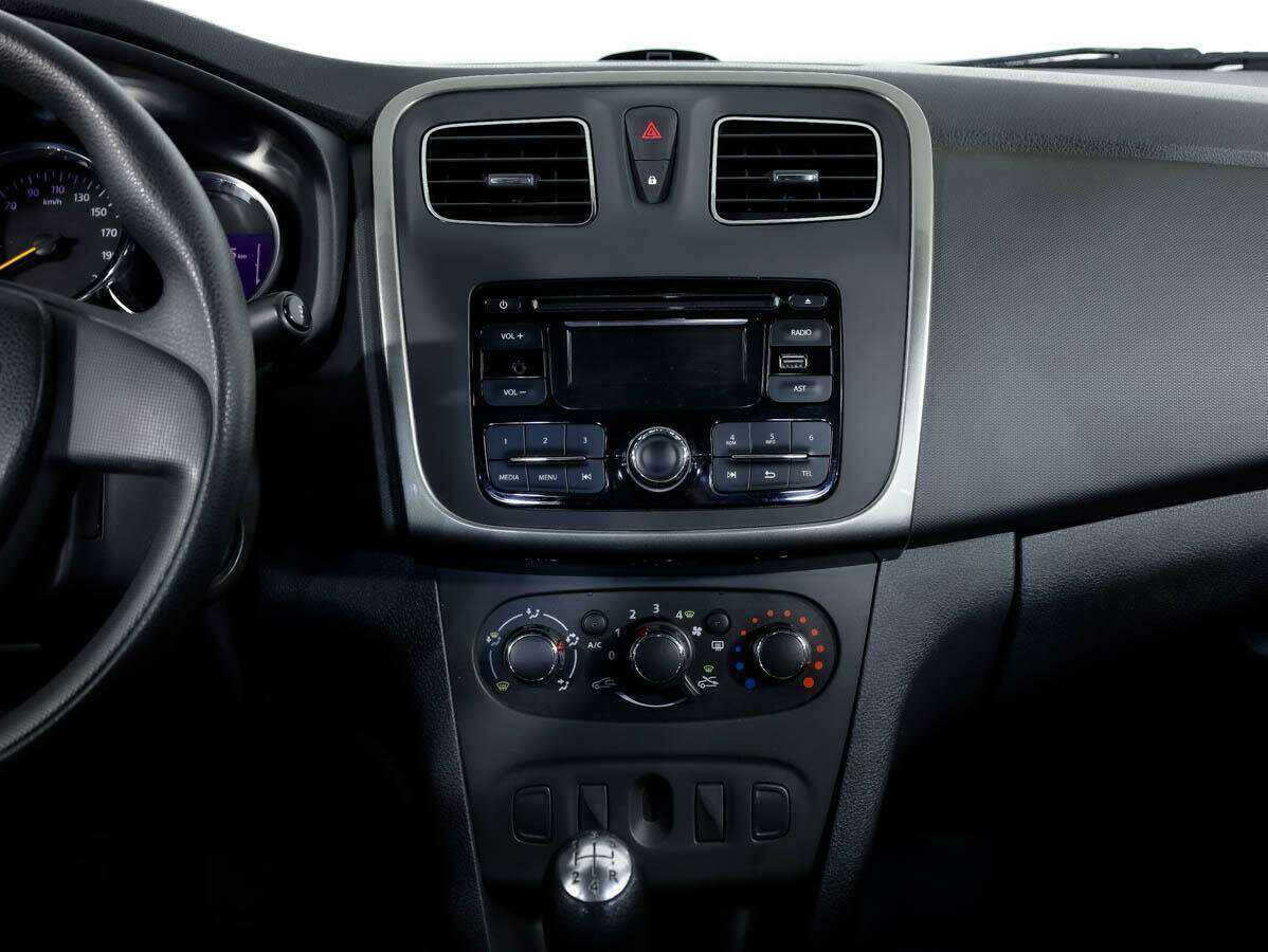 Renault Logan с пробегом — 2014 год. Фото: #11