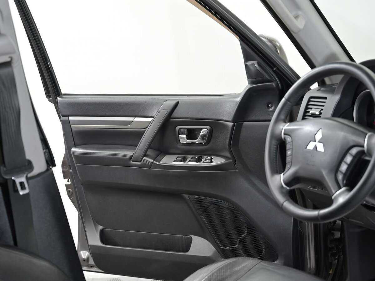 Mitsubishi Pajero с пробегом — 2010 год. Фото: #7