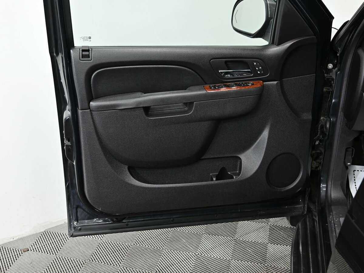 Chevrolet Tahoe с пробегом — 2012 год. Фото: #12