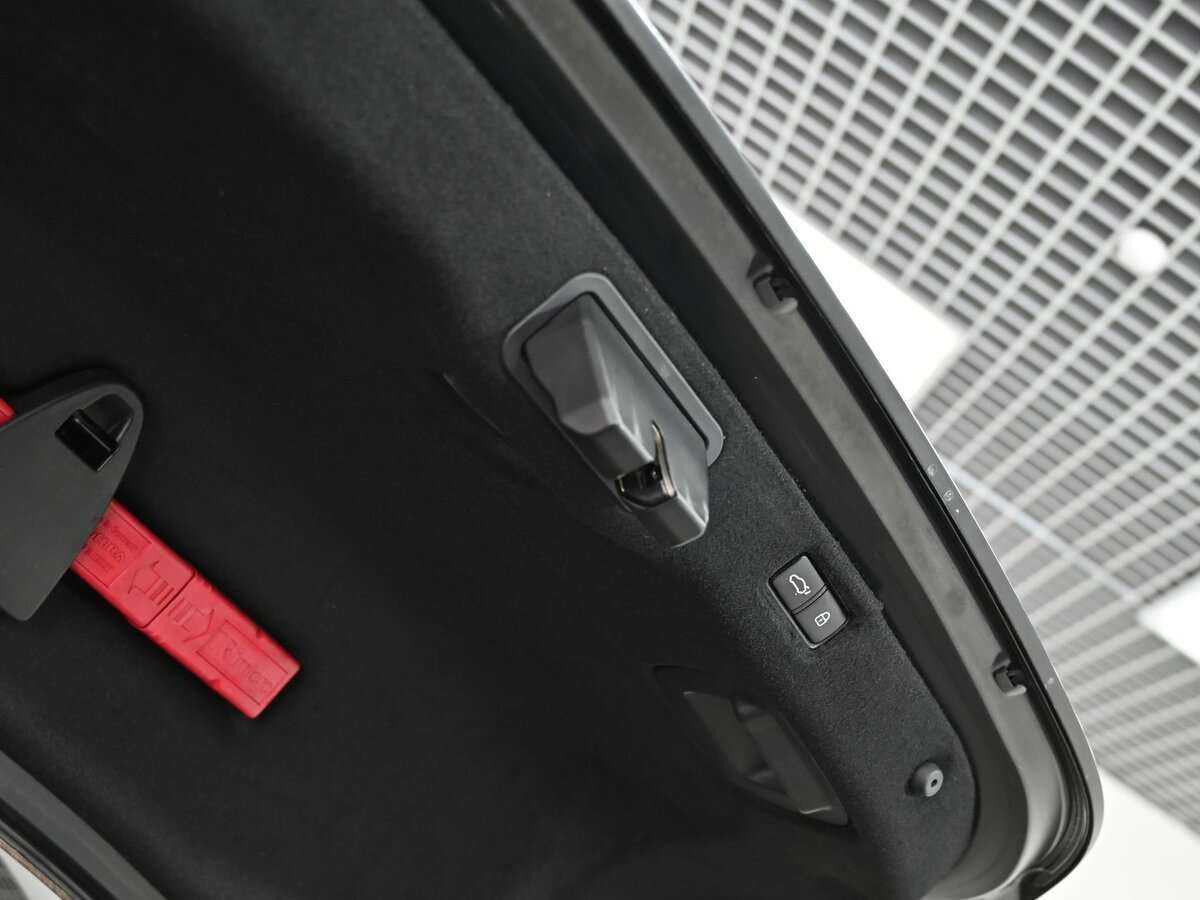 Kia Quoris с пробегом — 2013 год. Фото: #21