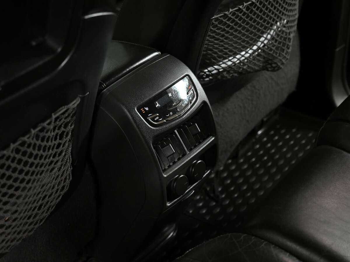 Cadillac SRX с пробегом — 2013 год. Фото: #14