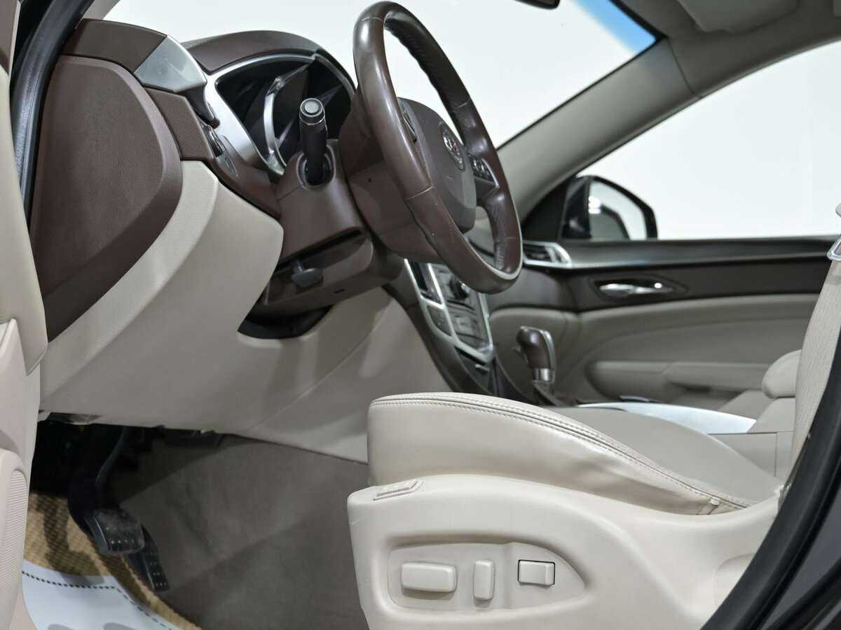 Cadillac SRX с пробегом — 2010 год. Фото: #7