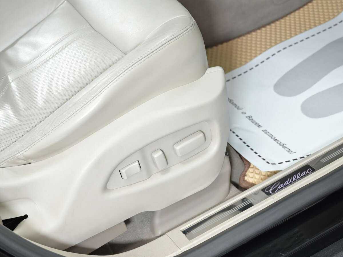 Cadillac SRX с пробегом — 2010 год. Фото: #10