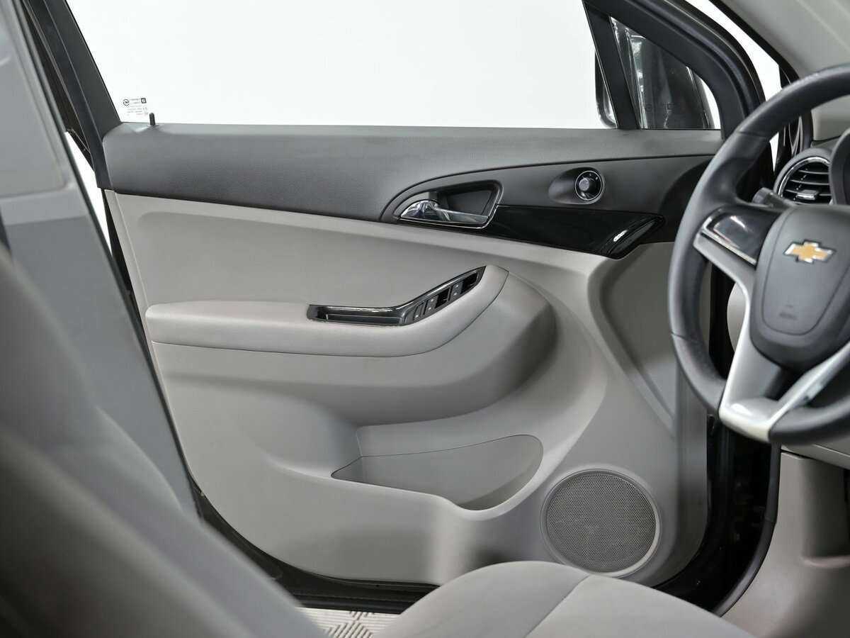 Chevrolet Orlando с пробегом — 2012 год. Фото: #7
