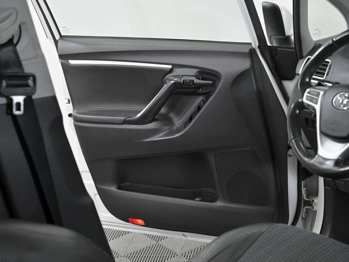 Toyota Verso с пробегом — 2015 год. Фото: #8