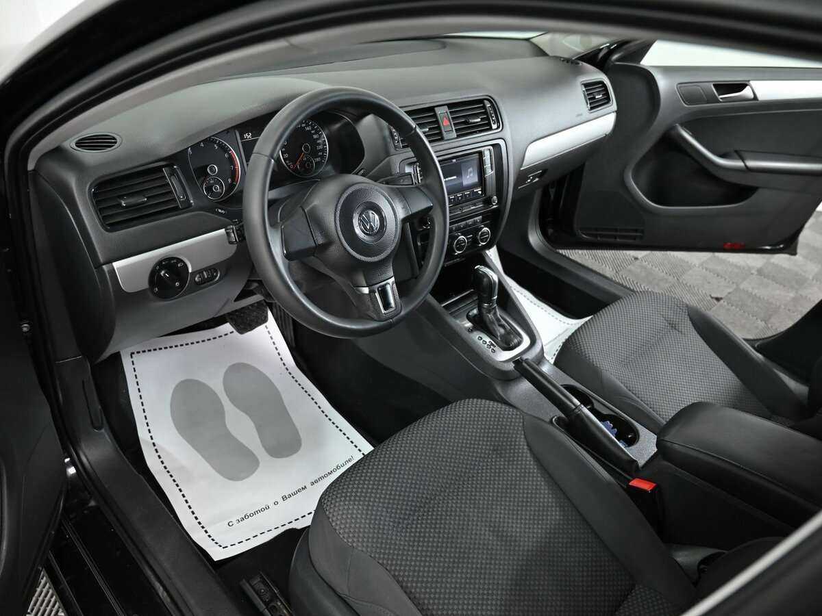 Volkswagen Jetta с пробегом — 2012 год. Фото: #6