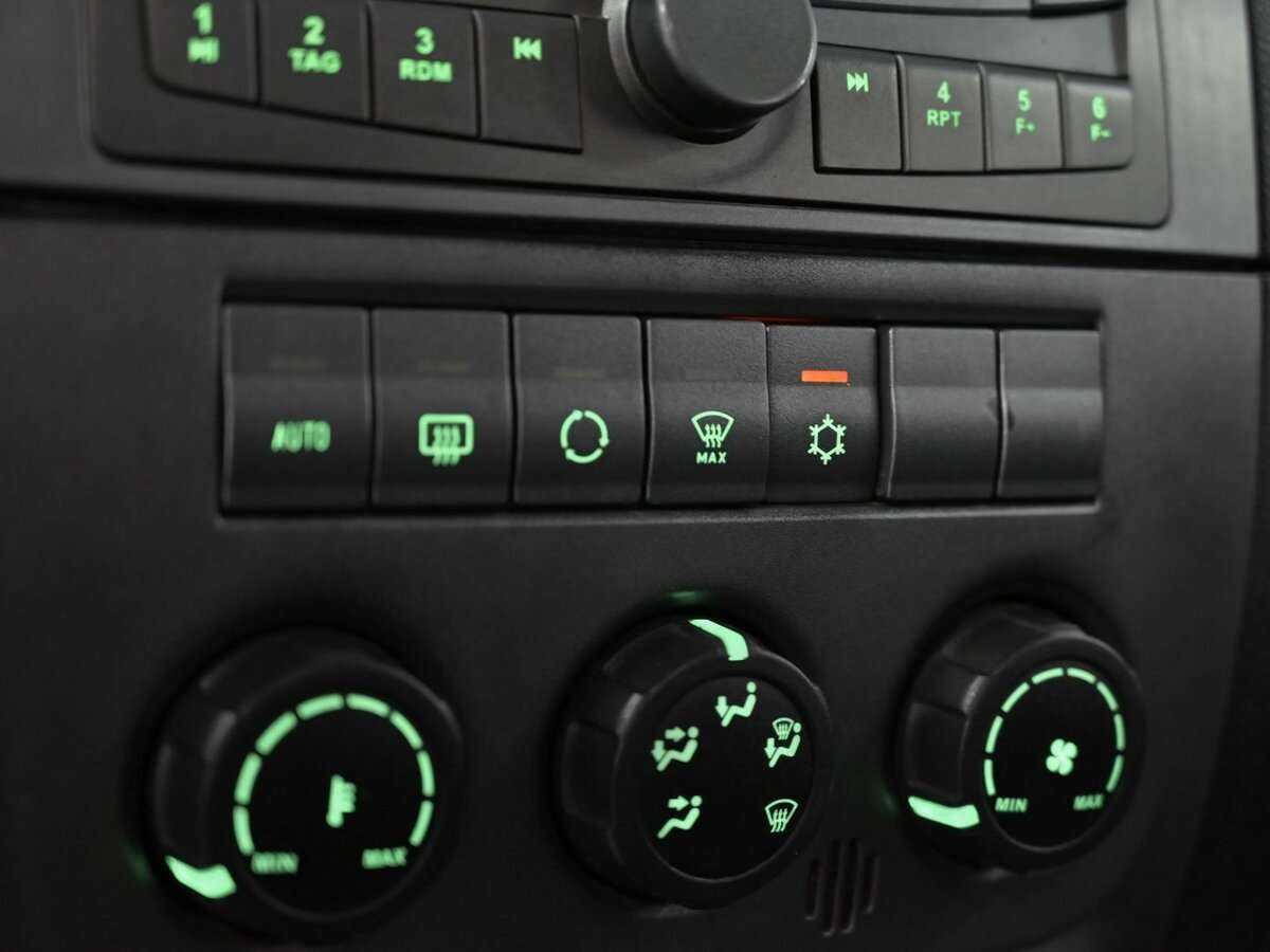 УАЗ Patriot с пробегом — 2015 год. Фото: #9