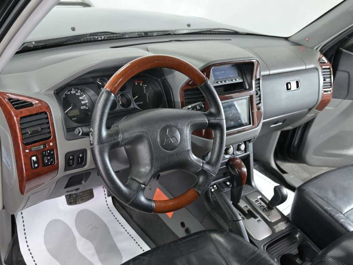 Mitsubishi Pajero с пробегом — 2005 год. Фото: #9