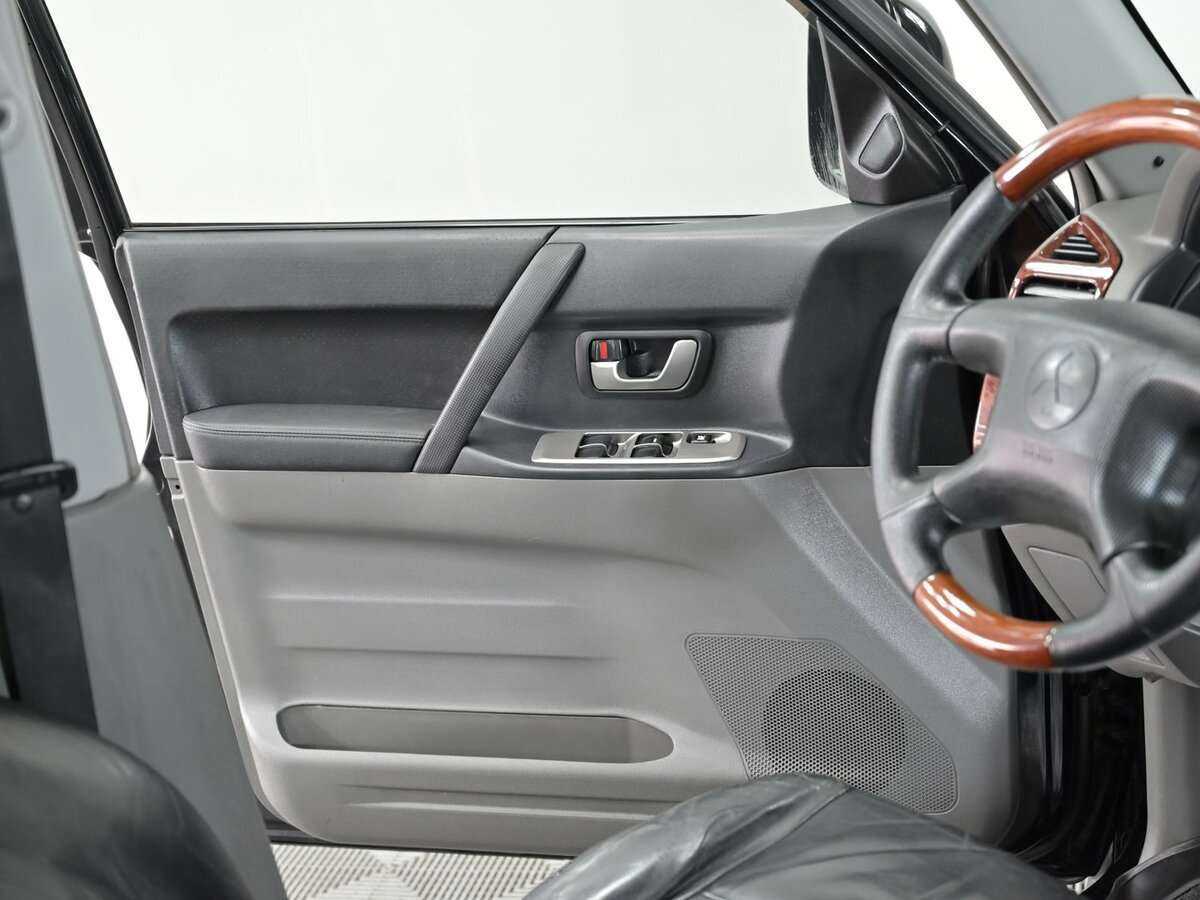 Mitsubishi Pajero с пробегом — 2005 год. Фото: #10