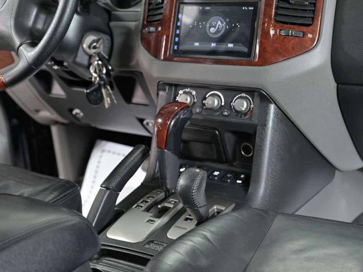 Mitsubishi Pajero с пробегом — 2005 год. Фото: #14