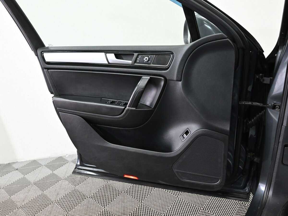 Volkswagen Touareg с пробегом — 2011 год. Фото: #6