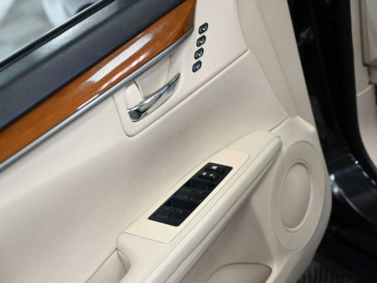 Lexus ES с пробегом — 2012 год. Фото: #15