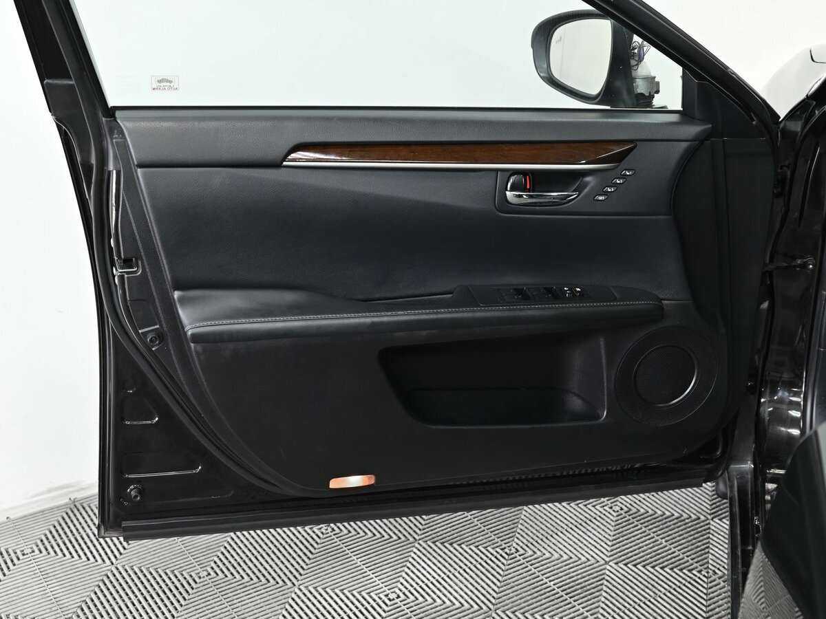 Lexus ES с пробегом — 2013 год. Фото: #18