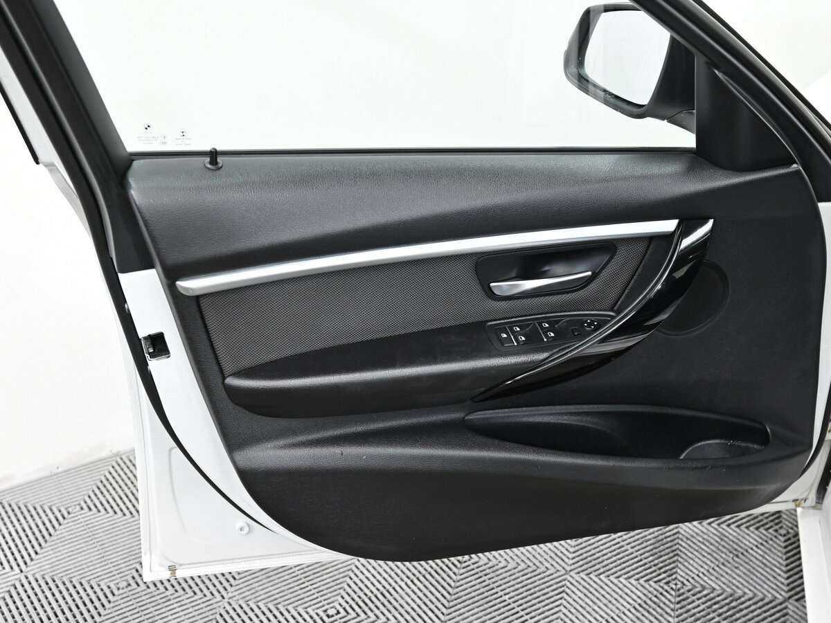 BMW 3 серии с пробегом — 2016 год. Фото: #8