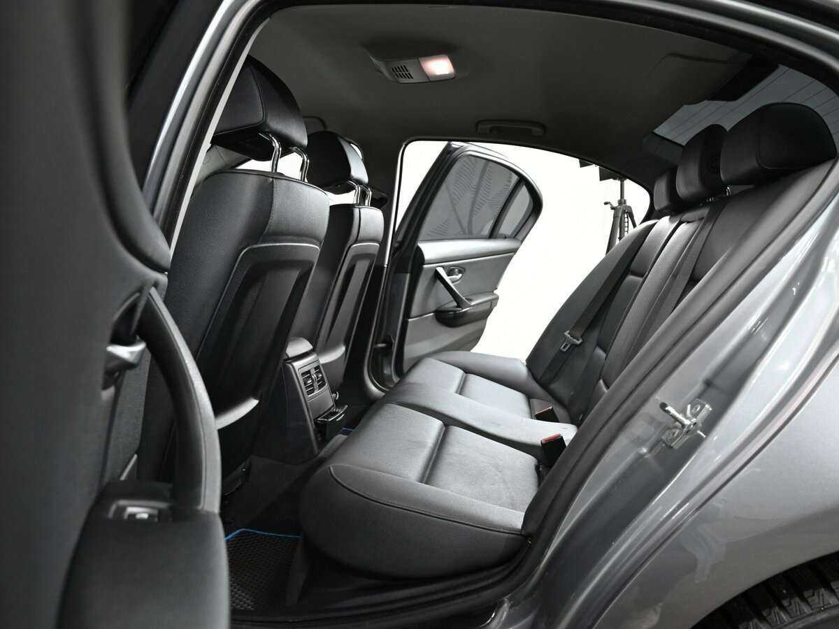 BMW 3 серии с пробегом — 2009 год. Фото: #11