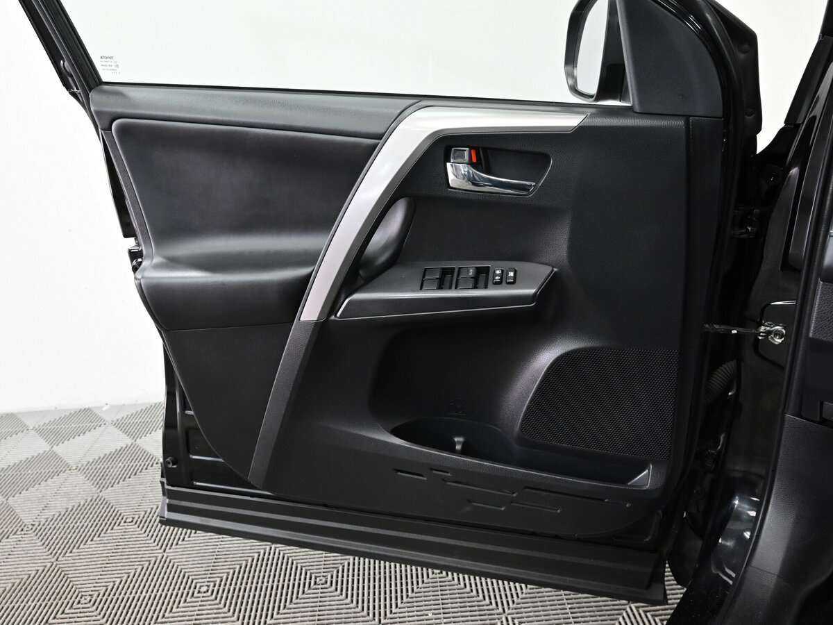 Toyota RAV4 с пробегом — 2018 год. Фото: #6