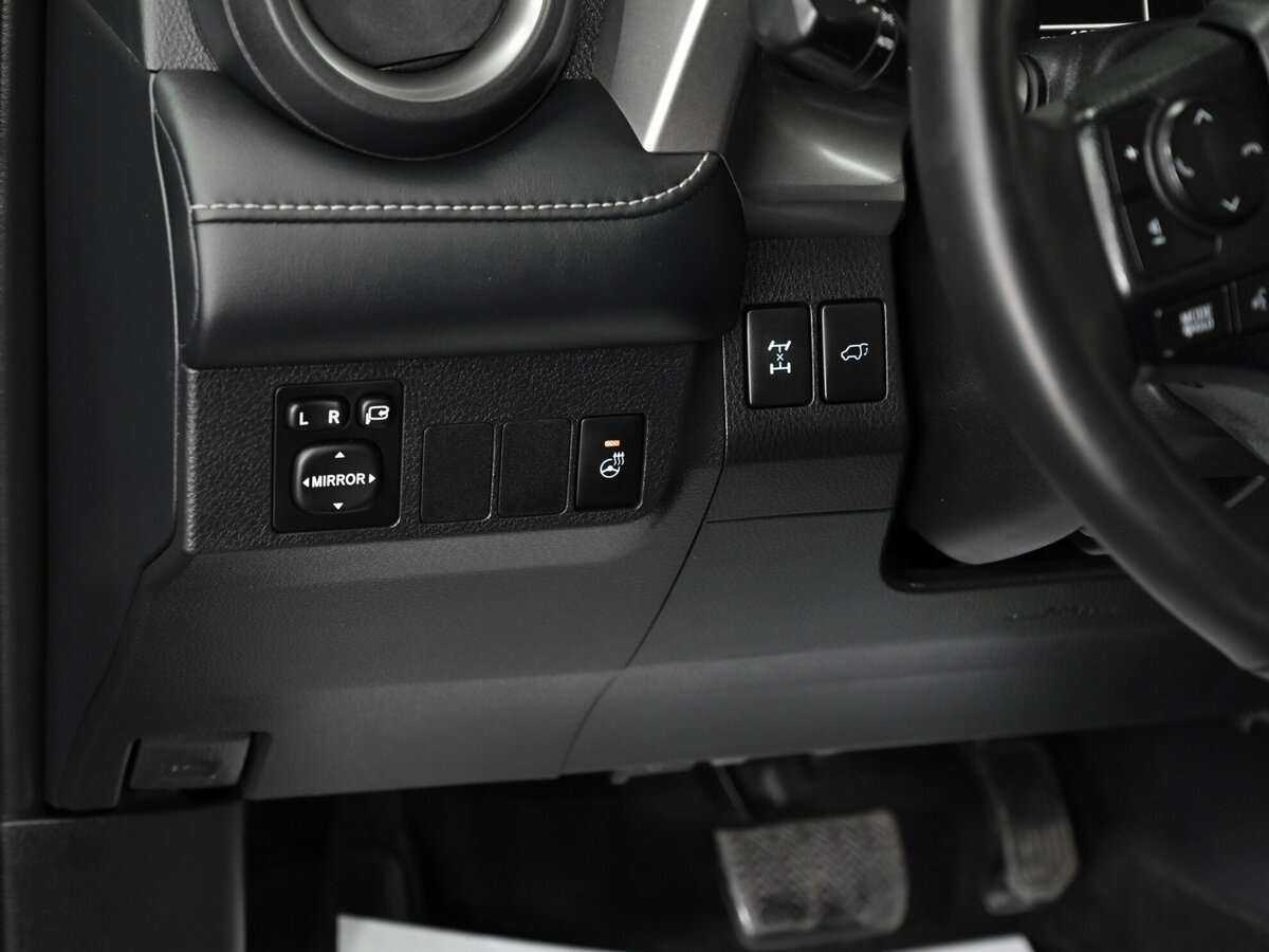 Toyota RAV4 с пробегом — 2018 год. Фото: #8