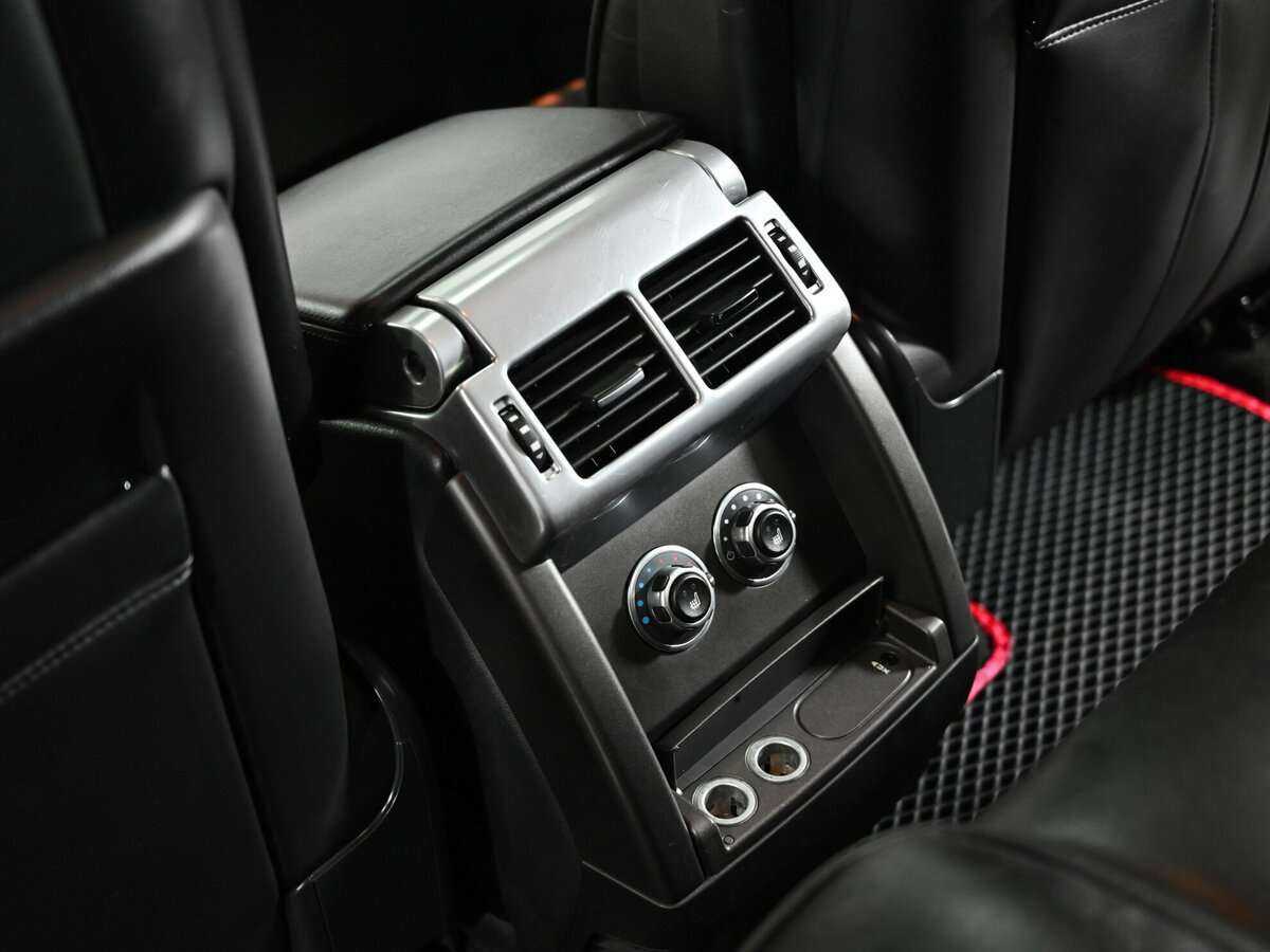 Land Rover Range Rover с пробегом — 2010 год. Фото: #6