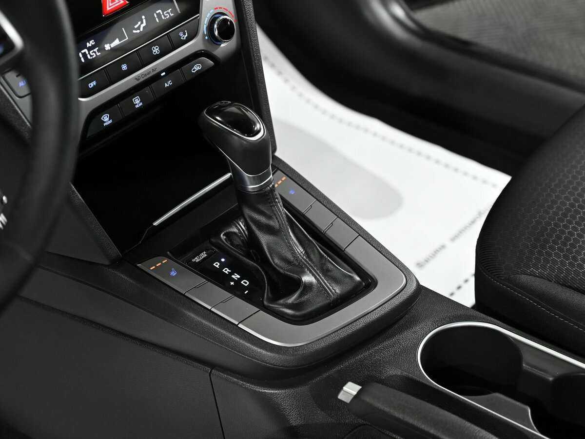 Hyundai Elantra с пробегом — 2017 год. Фото: #9