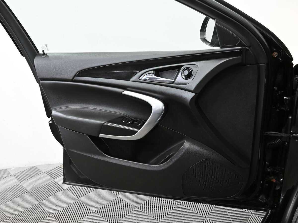 Opel Insignia с пробегом — 2011 год. Фото: #6