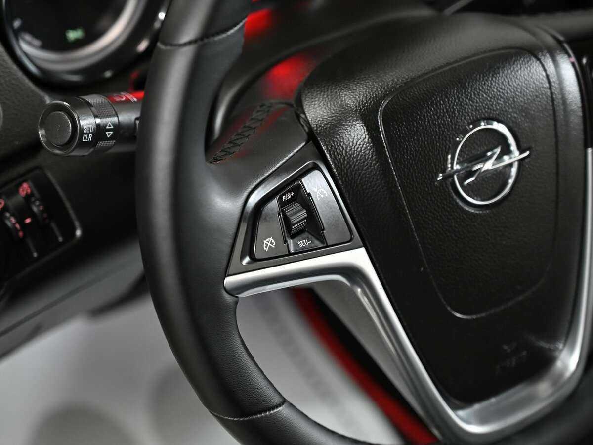 Opel Insignia с пробегом — 2011 год. Фото: #8