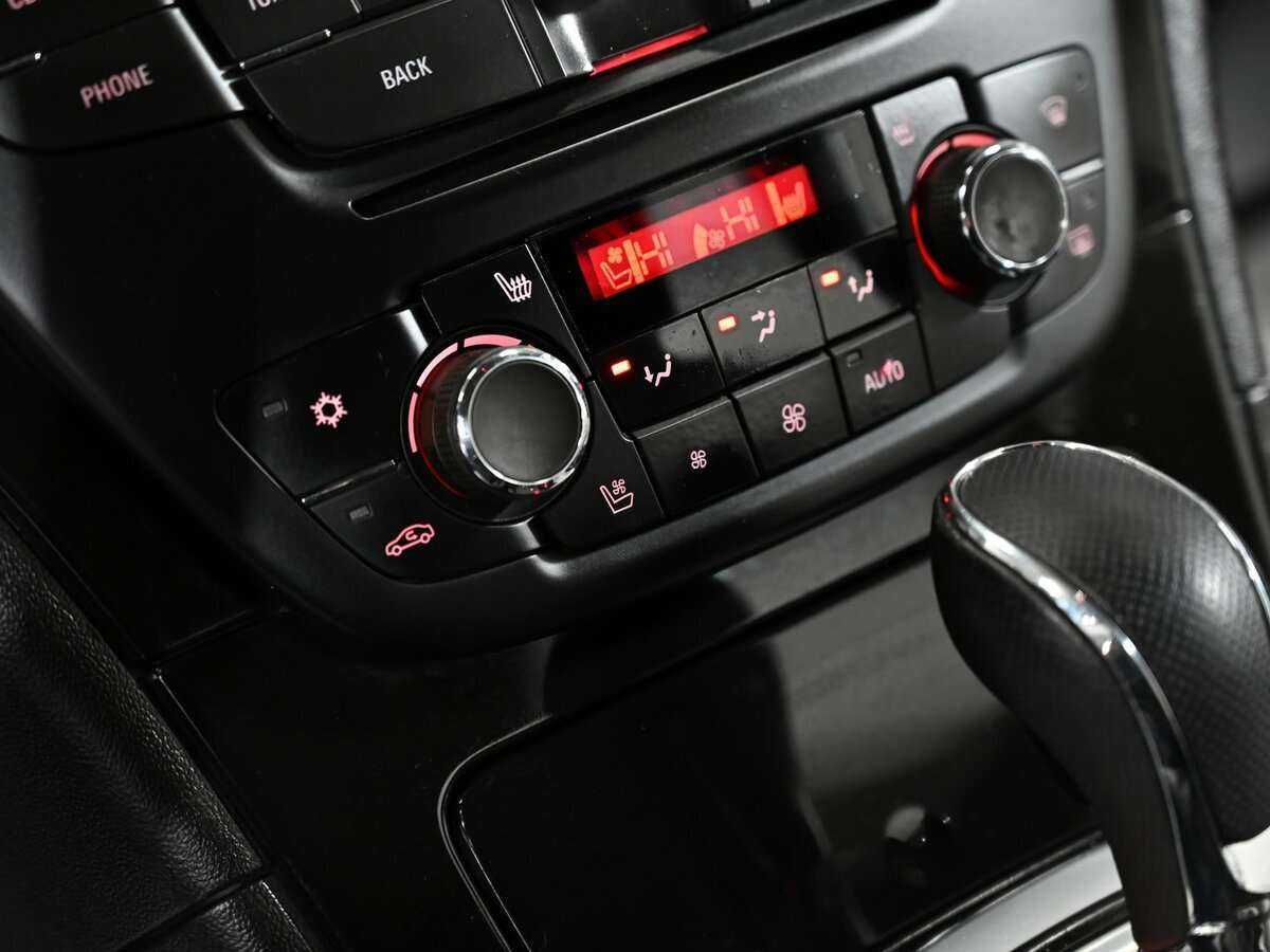 Opel Insignia с пробегом — 2011 год. Фото: #11