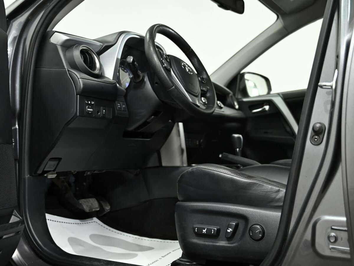 Toyota RAV4 с пробегом — 2013 год. Фото: #7