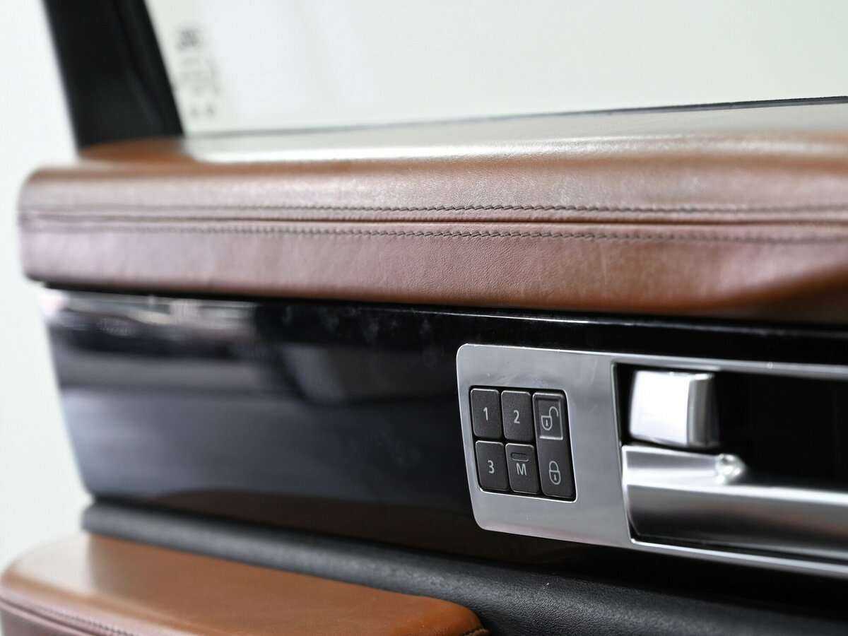 Land Rover Range Rover Sport с пробегом — 2011 год. Фото: #12